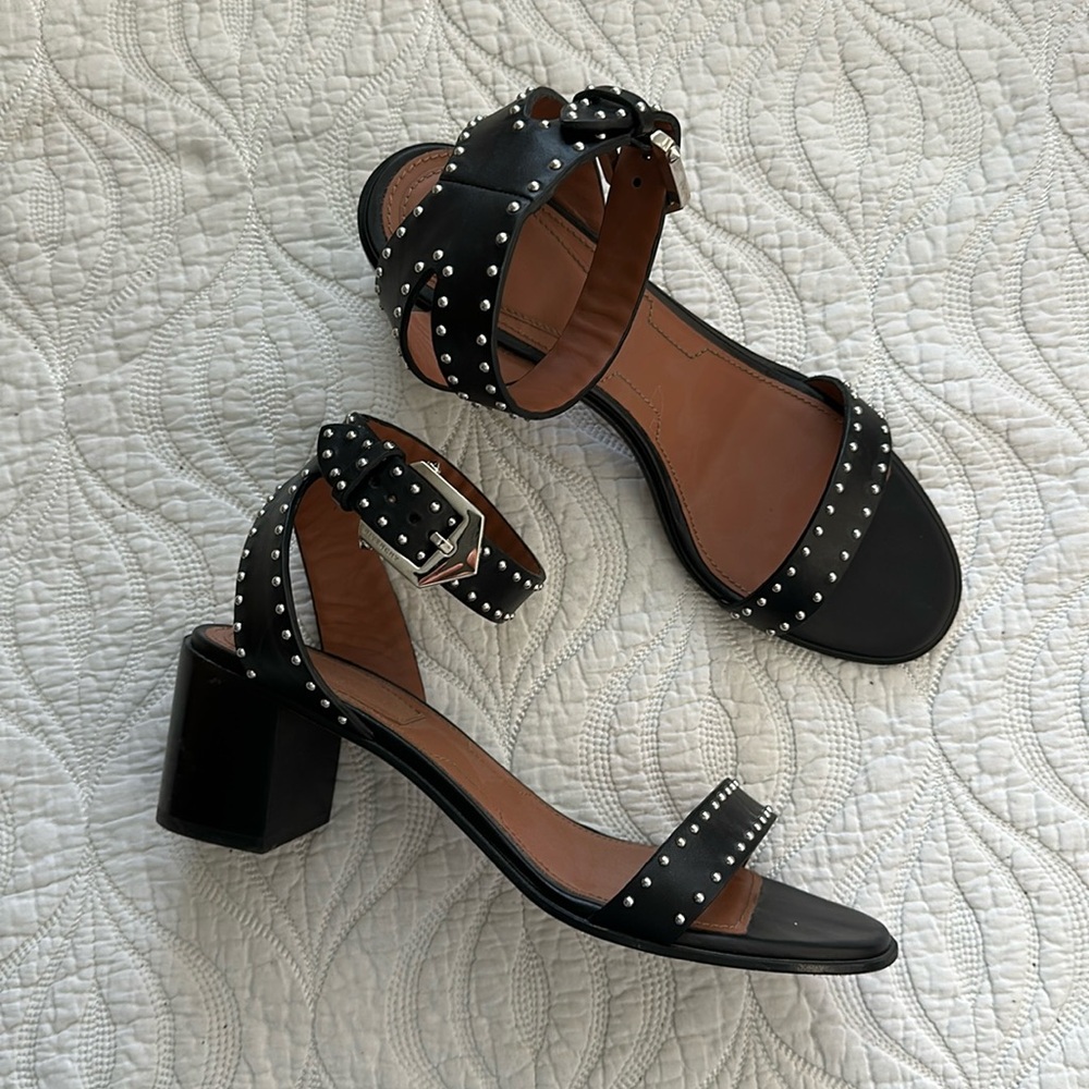 GIVENCHY Elegant Ankle Strap Sandal in Black